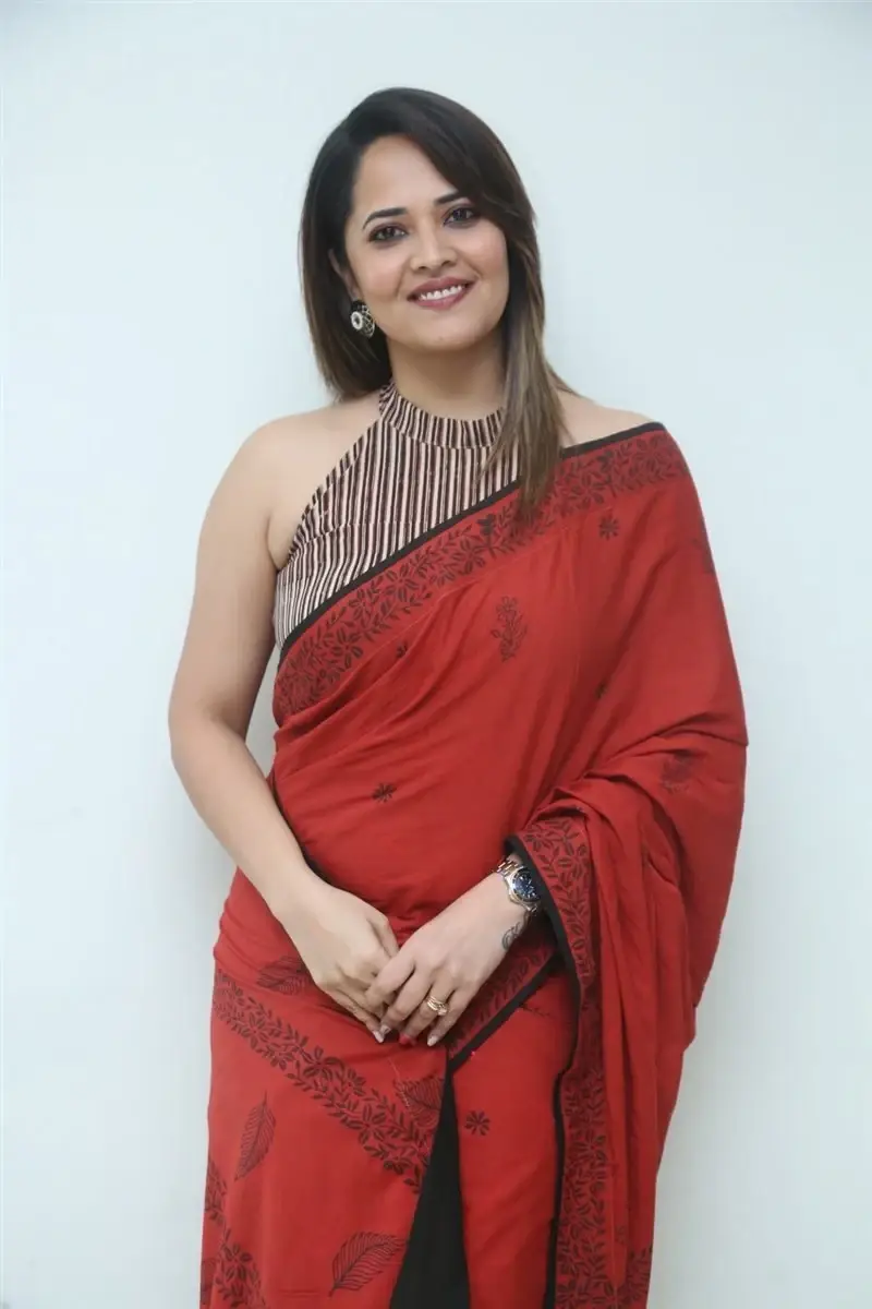 Anasuya Bharadwaj in Maroon Saree